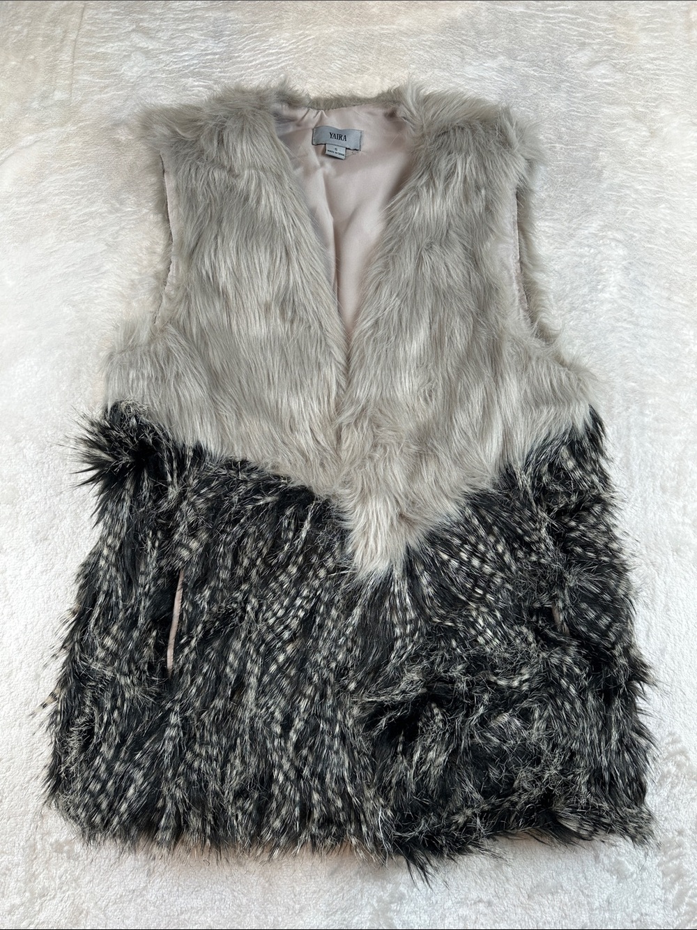Yaira Faux Fur Vest Size S Gray Black Colorblock Hook Eye Closure Pockets Boho